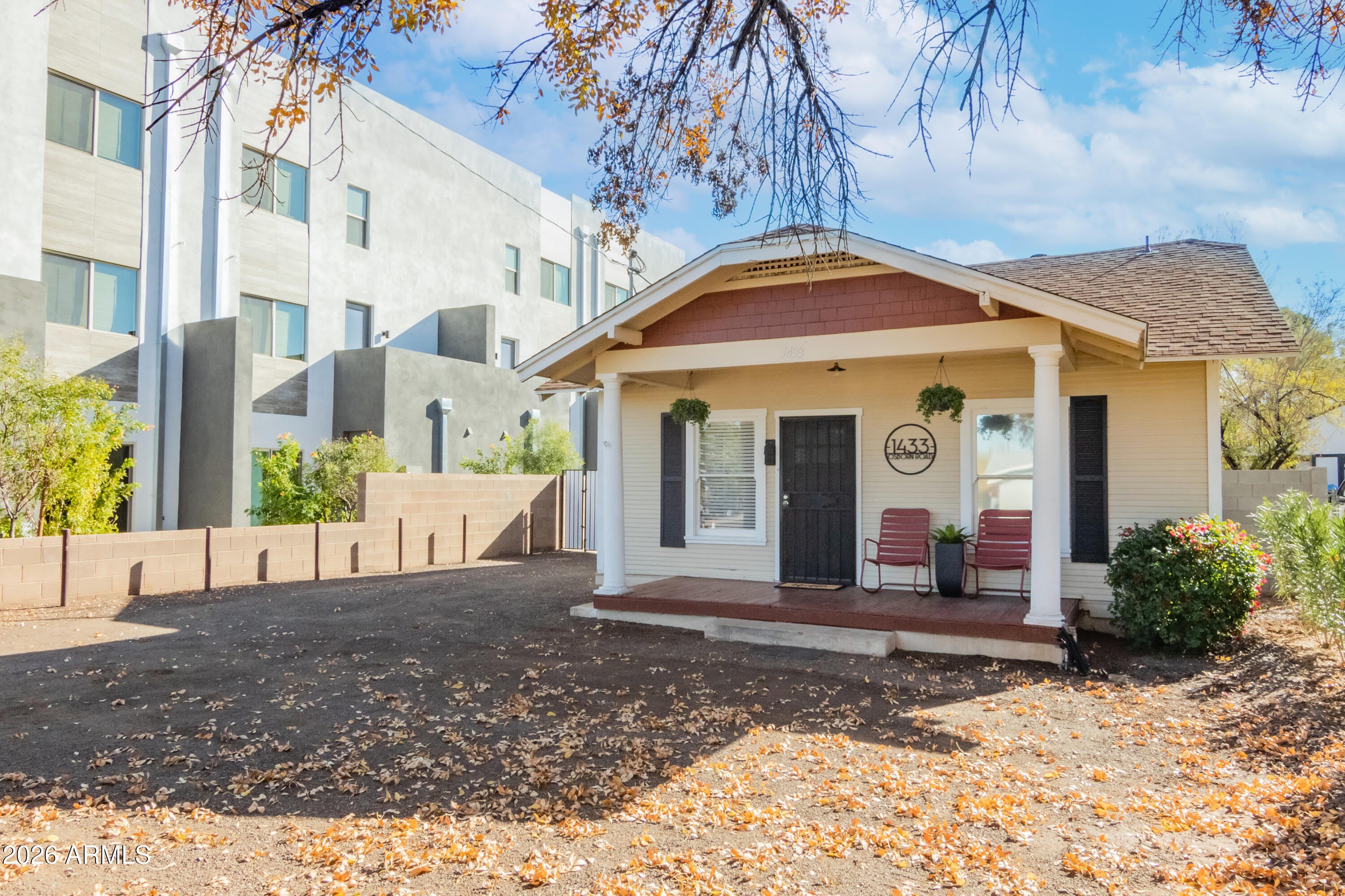1433 E OSBORN Road – photo 3