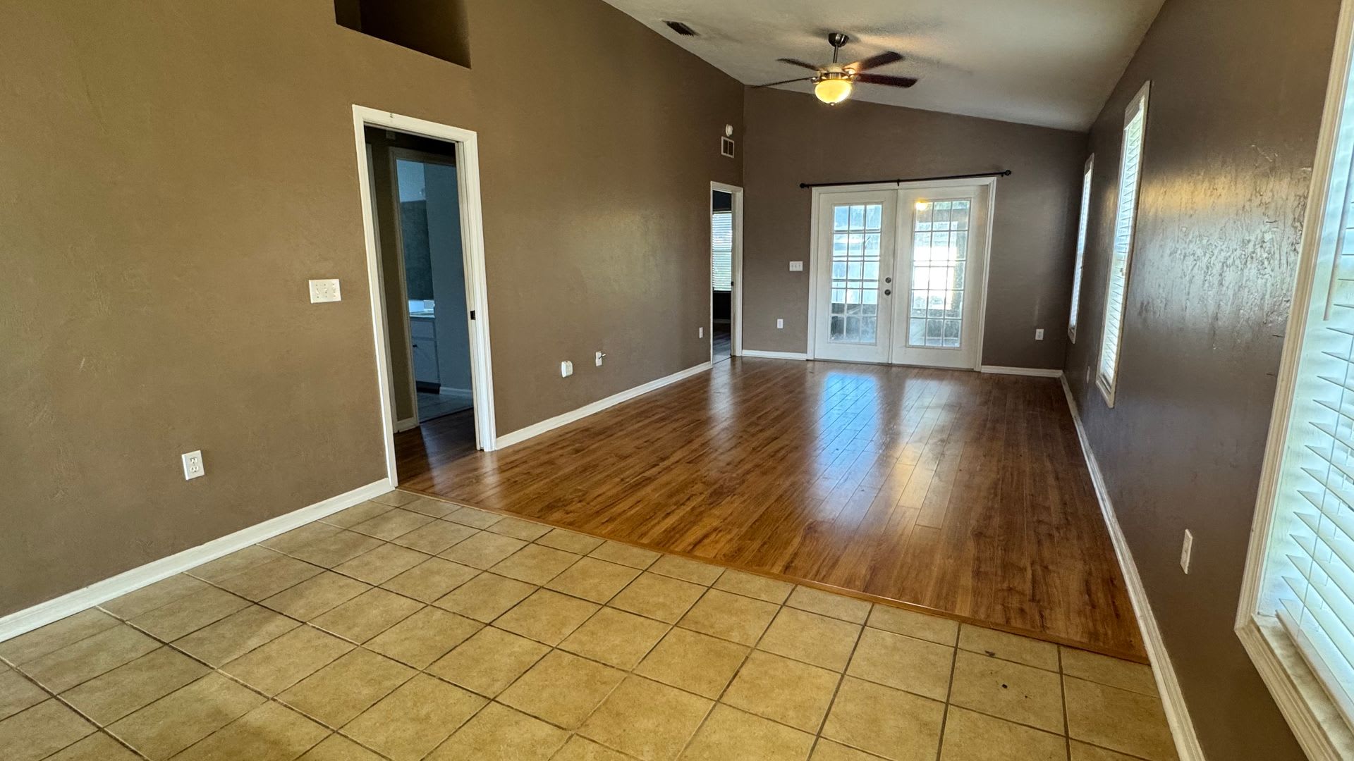 Spacious 2BR/2BA Home with Screened Porch & Fenced Yard For Rent! – photo 2