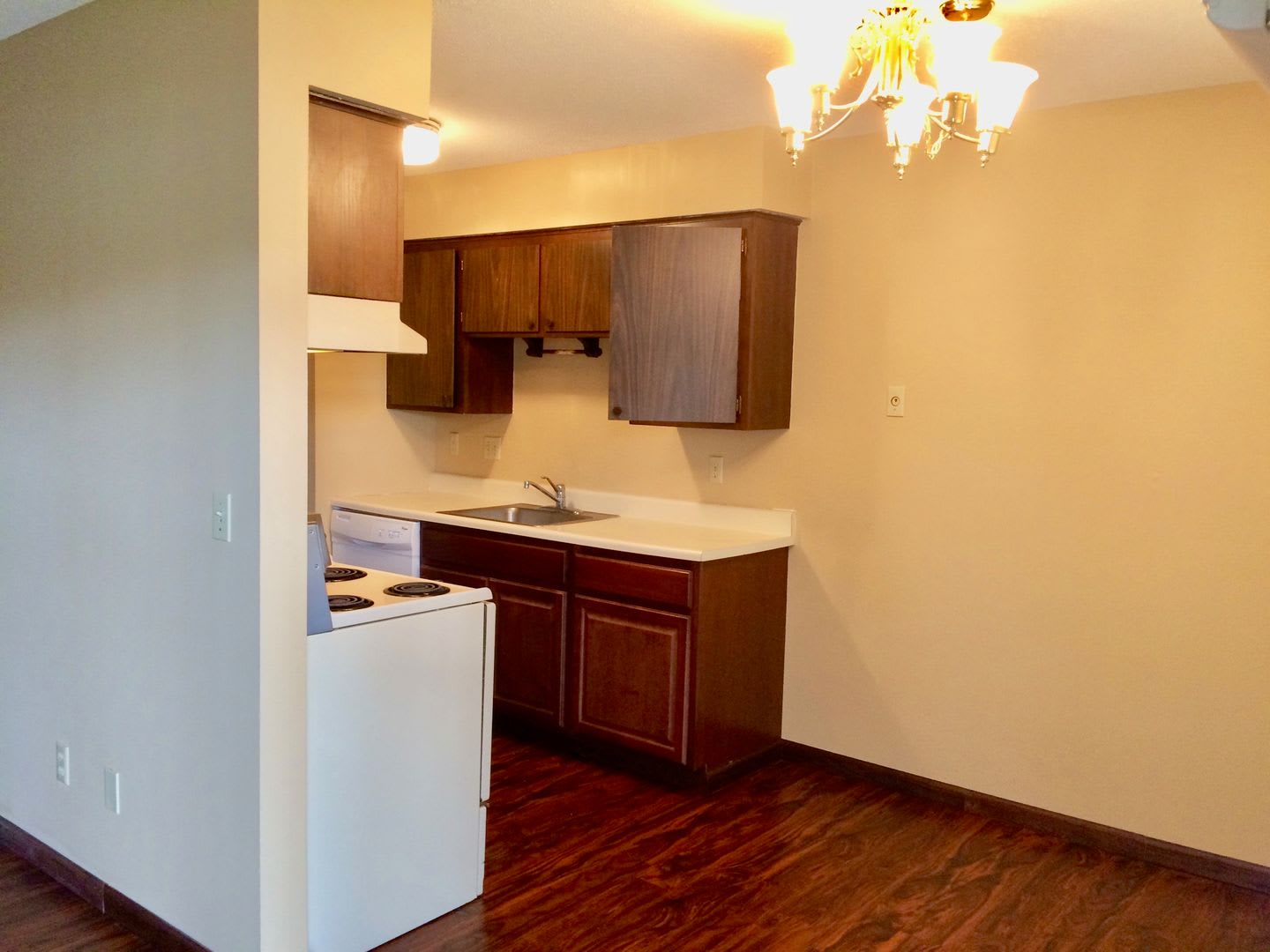 PRIME LOCATION + HEAT AND WATER – photo 4