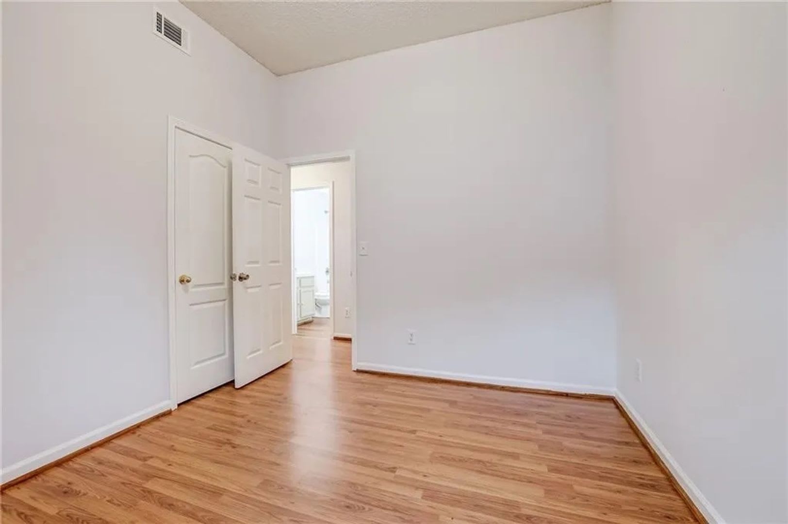 Room in 3 Bedroom Home in Union City – photo 5