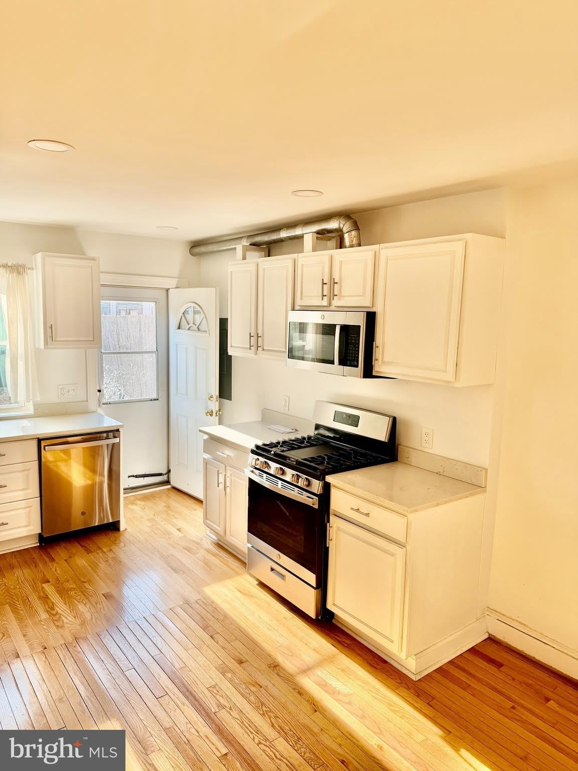 420 N HENRY Street – photo 4