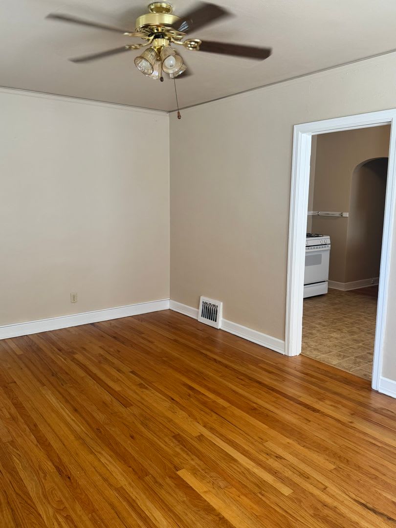 1504 East 19th Street – photo 3