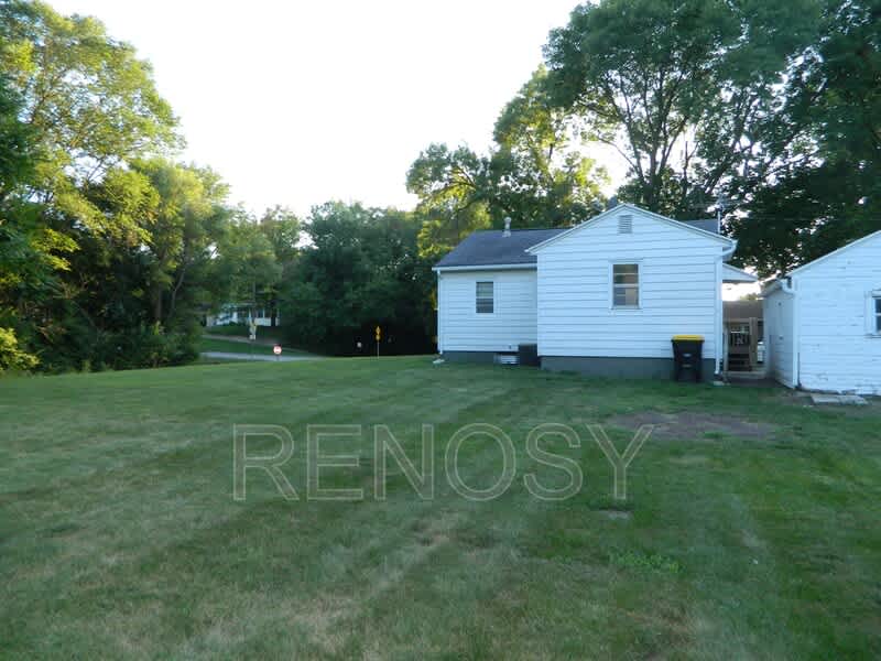219 S 14th – photo 4