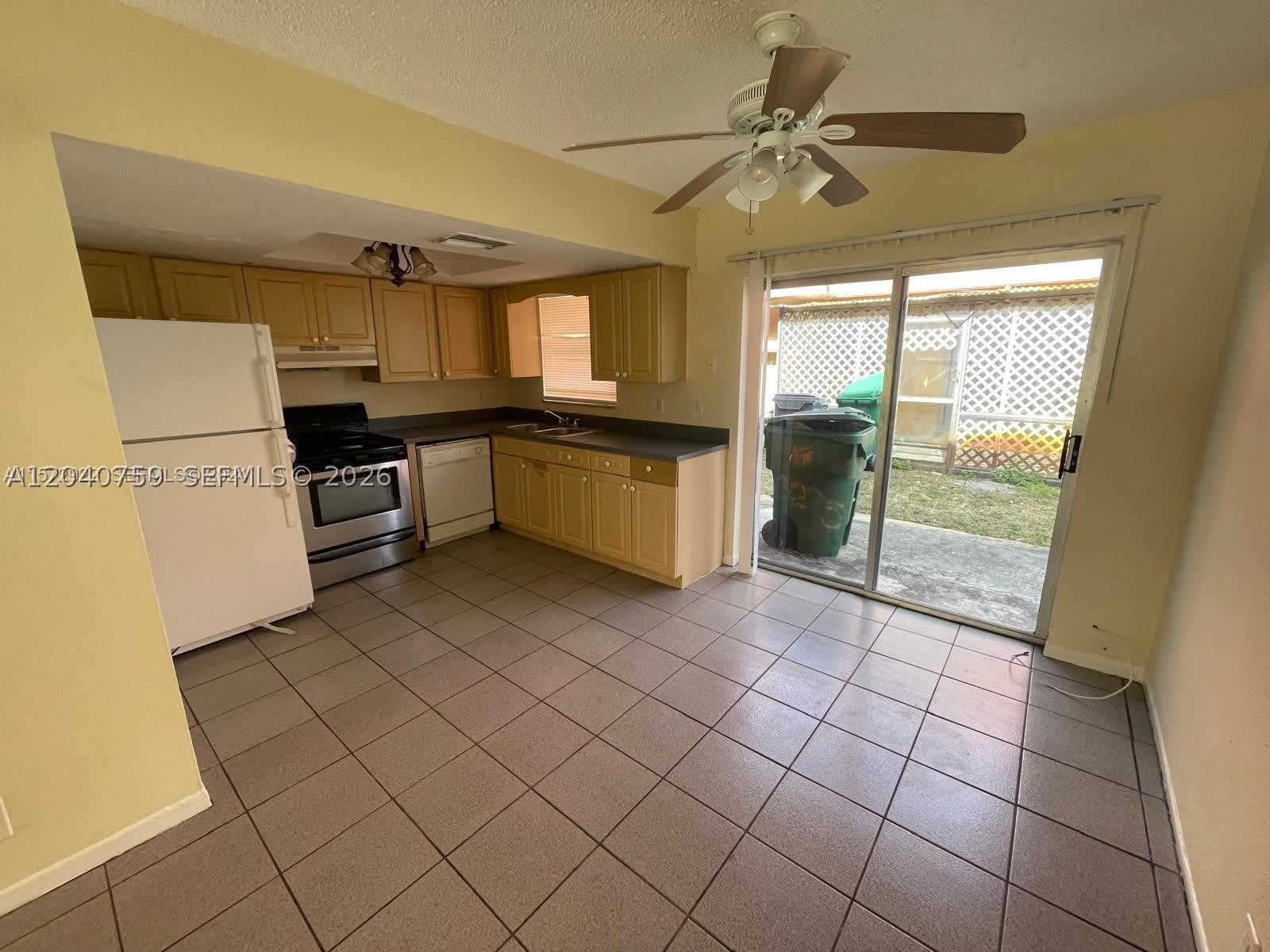5305 NW 27th St – photo 3