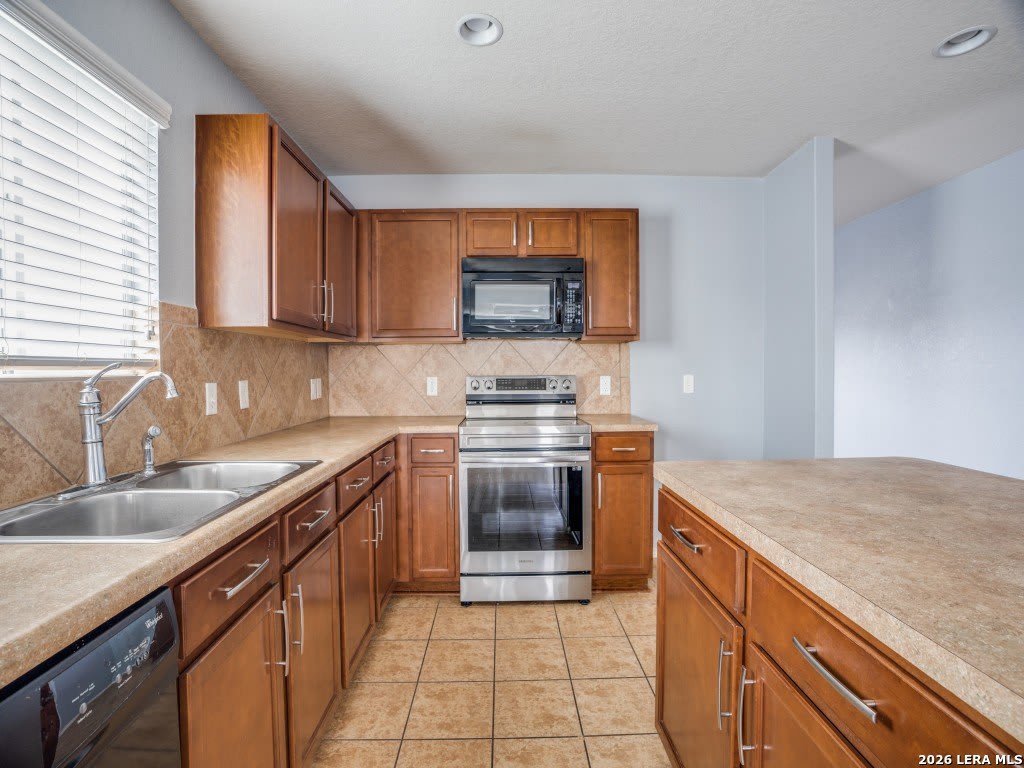 8922 Oakwood Park – photo 5