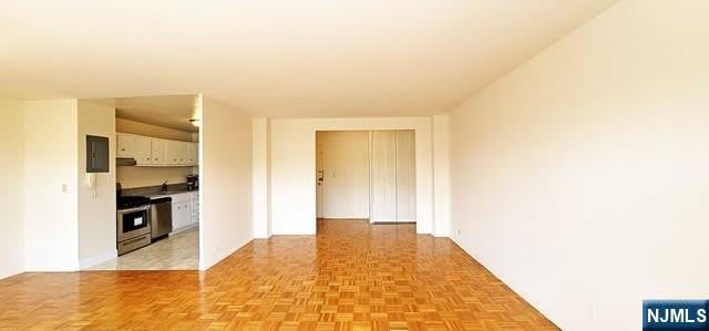 2348 Linwood Avenue – photo 4