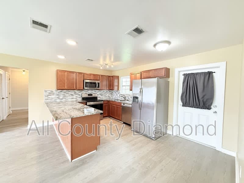175 N Berthe Ave – photo 5