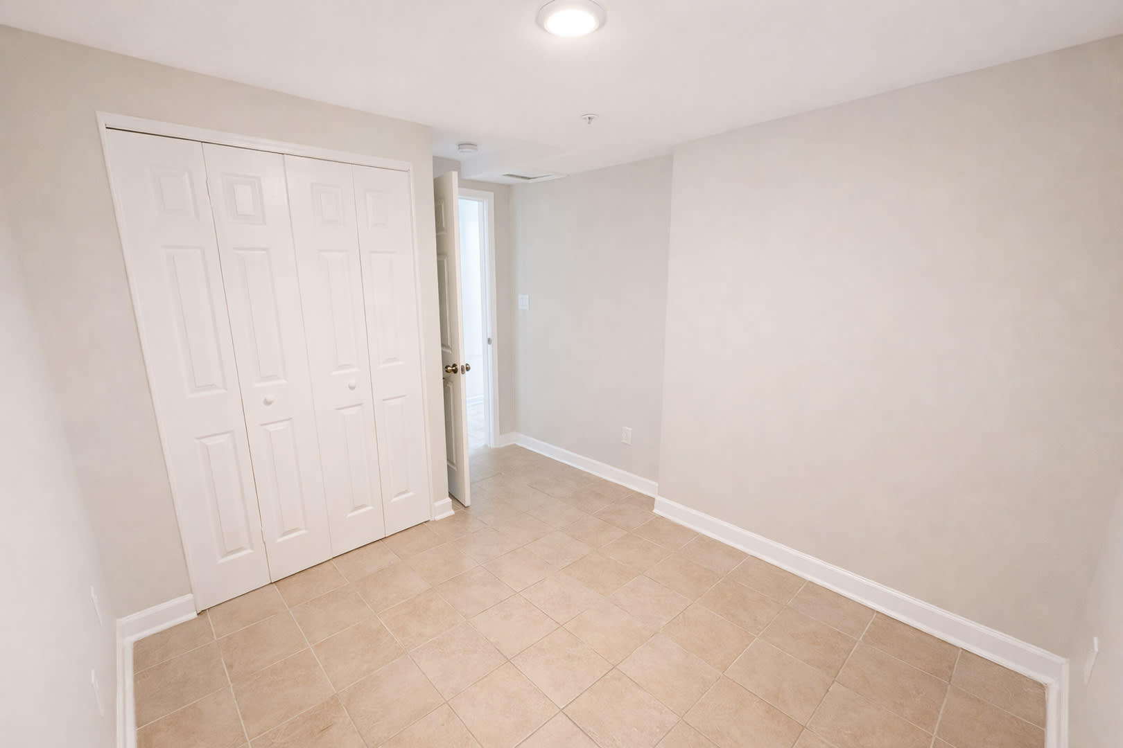 2026 Move In Special 500 Lease Signing Bonus Renovated 3 Bedroom Apartment In Prime Se Dc Location – photo 3