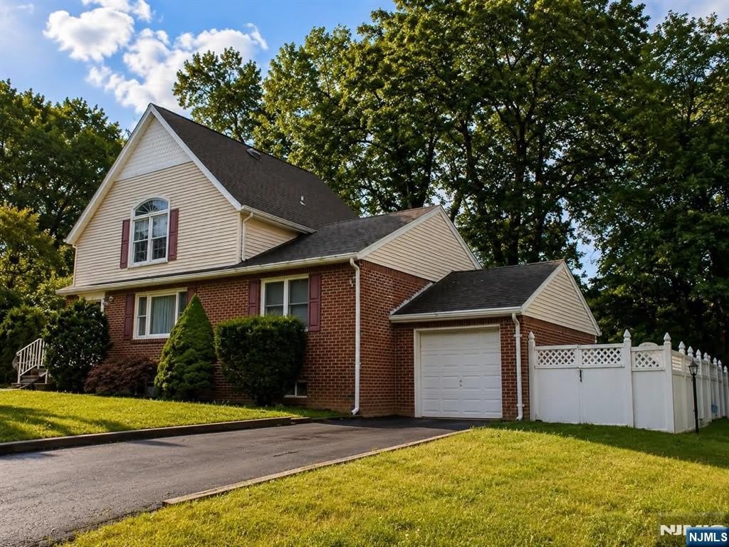 16 Broad Avenue – photo 1
