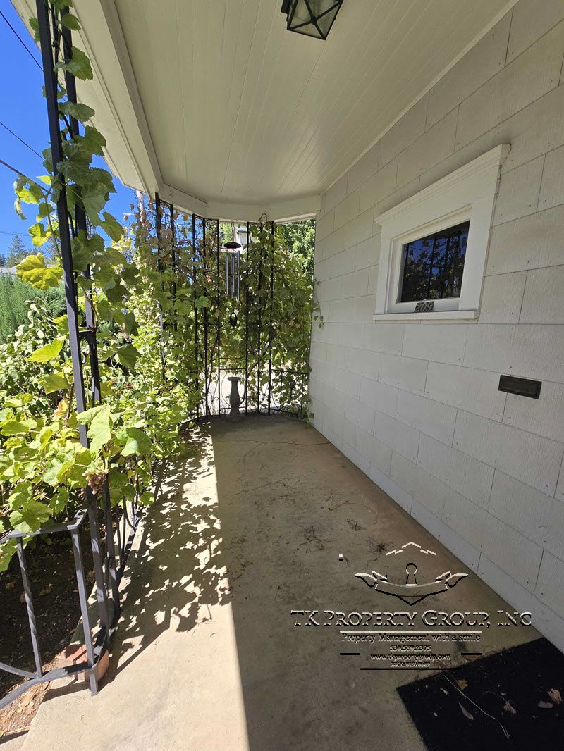 209 North Auburn Street – photo 4