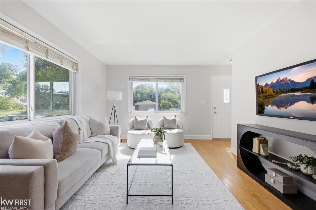 825 Wilson Avenue – photo 4
