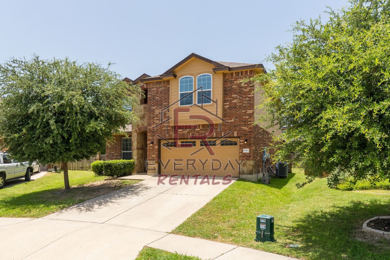 4 bedroom home located in Yowell Ranch with Rent Special – photo 1