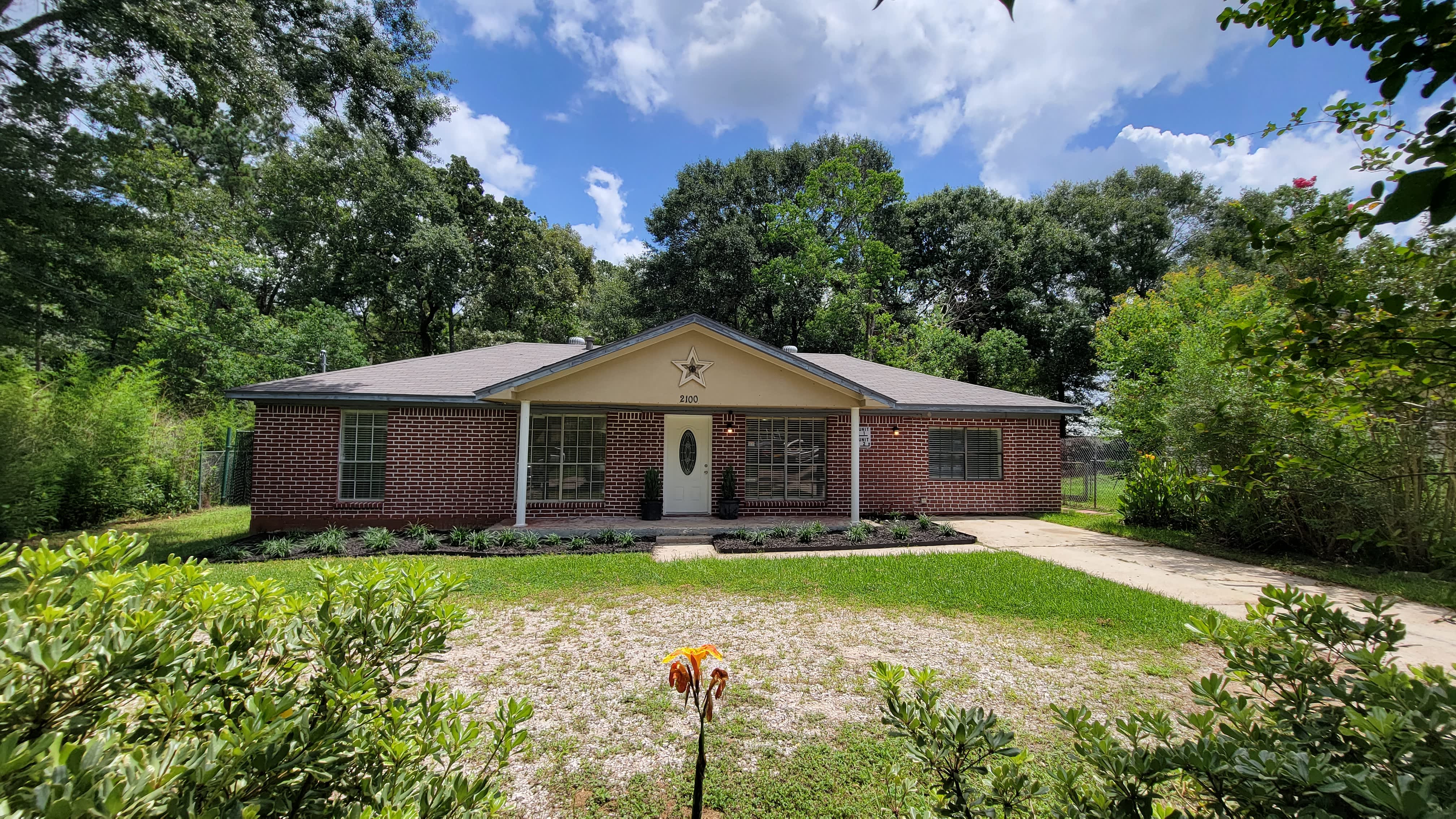 2100 Hill Top Ct – photo 2