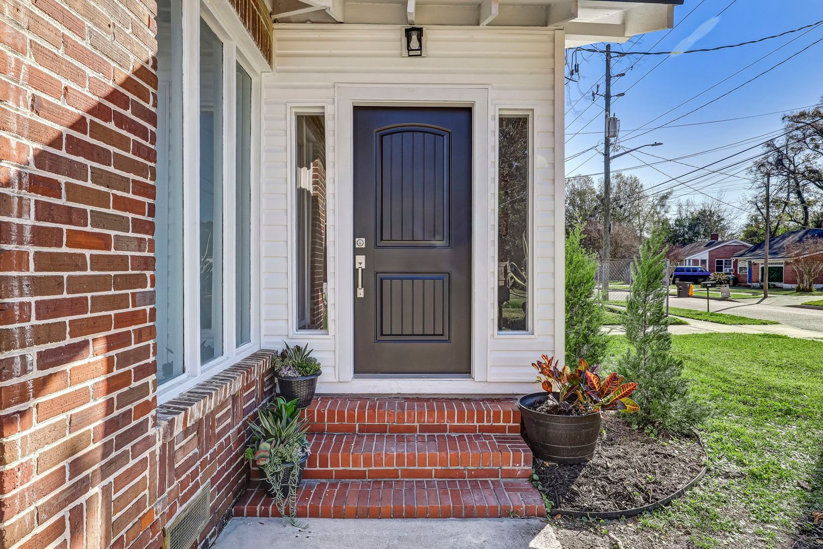 Charming Fully Renovated 3 Bedroom 1 Bathroom Murray Hill Bungalow Offering 1 134 Square Feet Of Living Space – photo 4