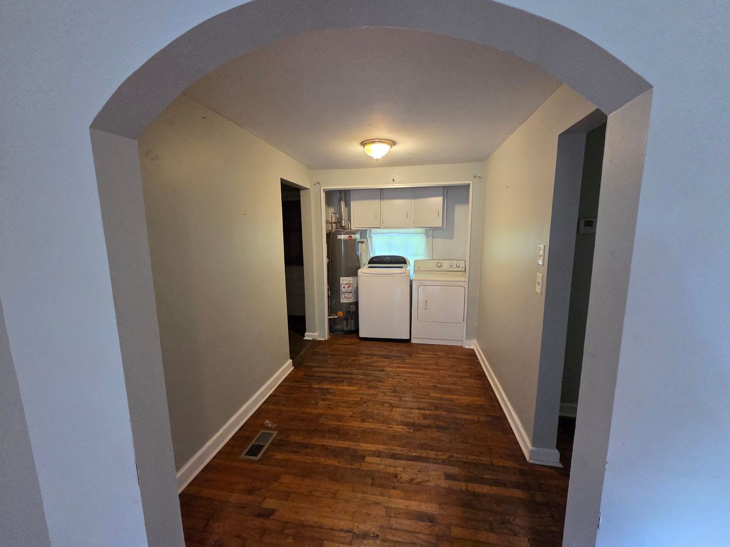 North Columbus Cottage on almost an ACRE fenced 2 Bedrooms 1 Bath with bonus room – photo 5