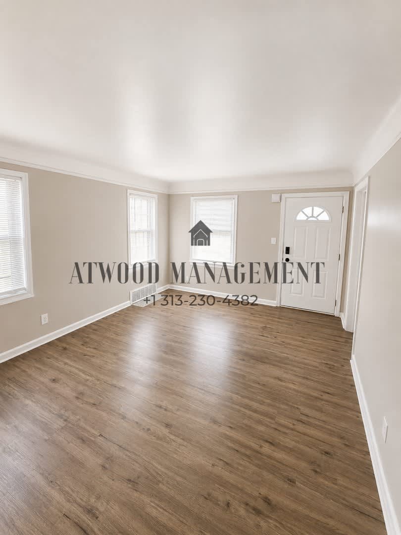 This Beautifully Updated 3 Bedroom 1 Bath Single Family Home Is Ready For Move In – photo 4