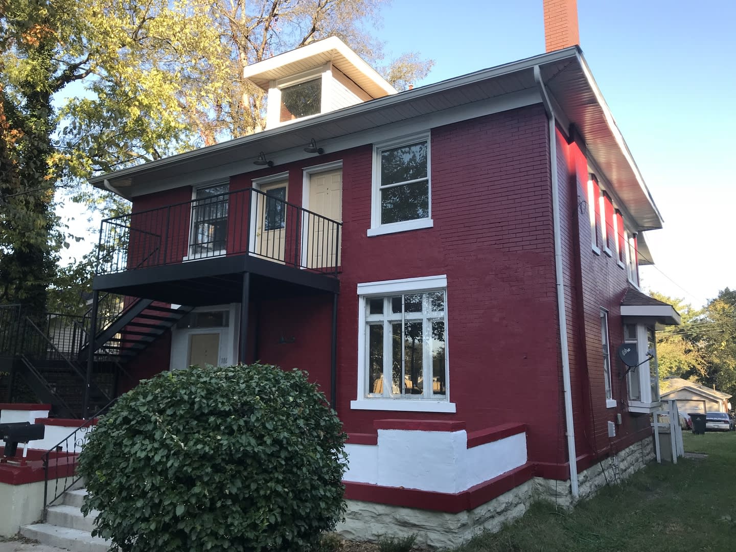 3 Bedroom 2 Bath in Triplex – photo 1