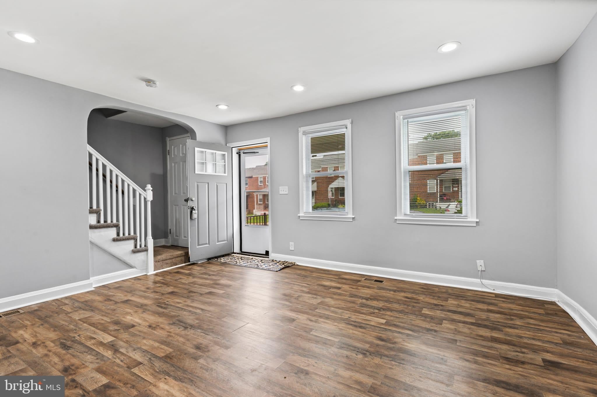 1015 LYNDHURST Street – photo 4