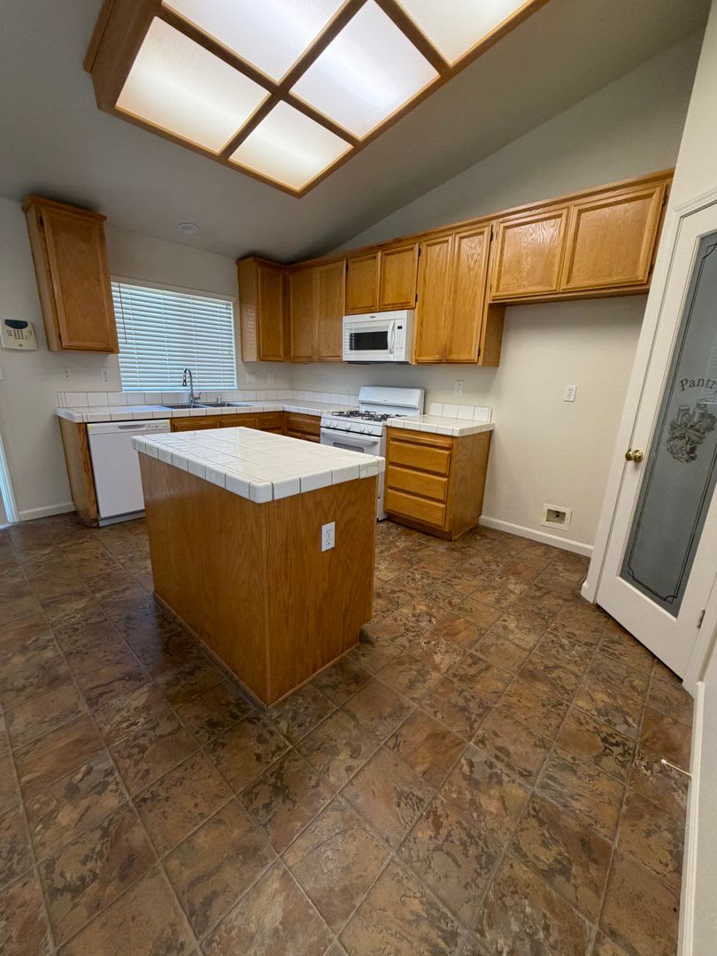 NICE HOME IN ELK GROVE!! – photo 2