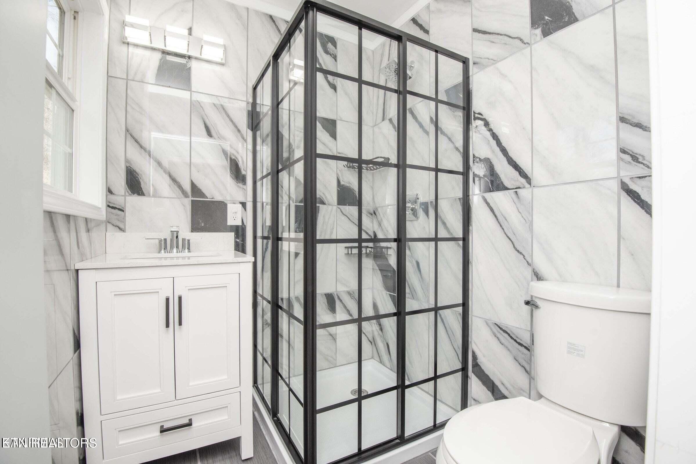 425 Sewanee St – photo 5