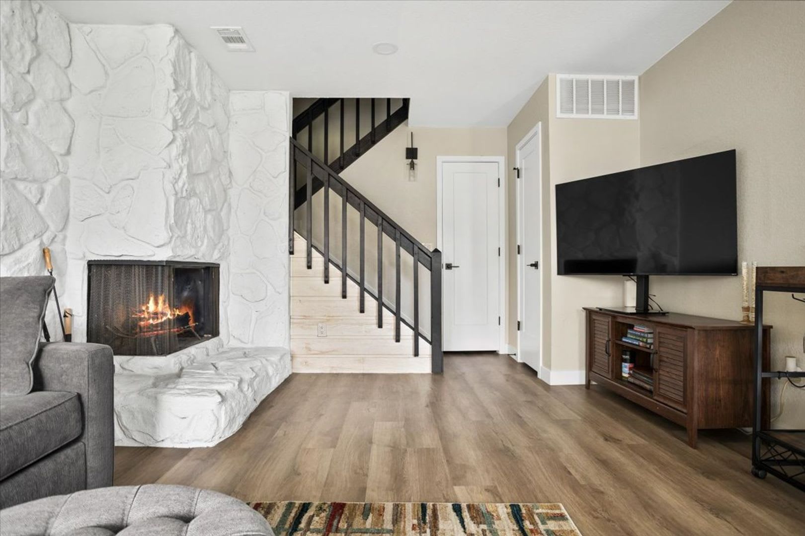 Charming Townhome Overlooking Lake Arbor Golf Course – photo 4