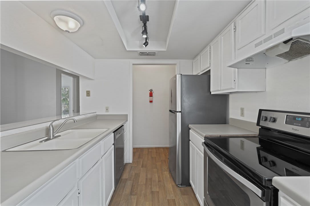 2406 Capitan Drive – photo 3