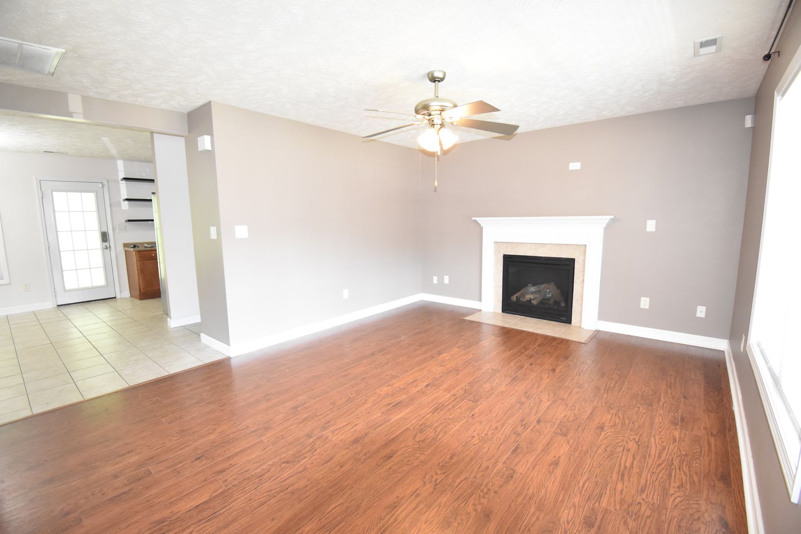 Coming Soon 4 Bedroom And 2 5 Bath Home Pets Considered – photo 3
