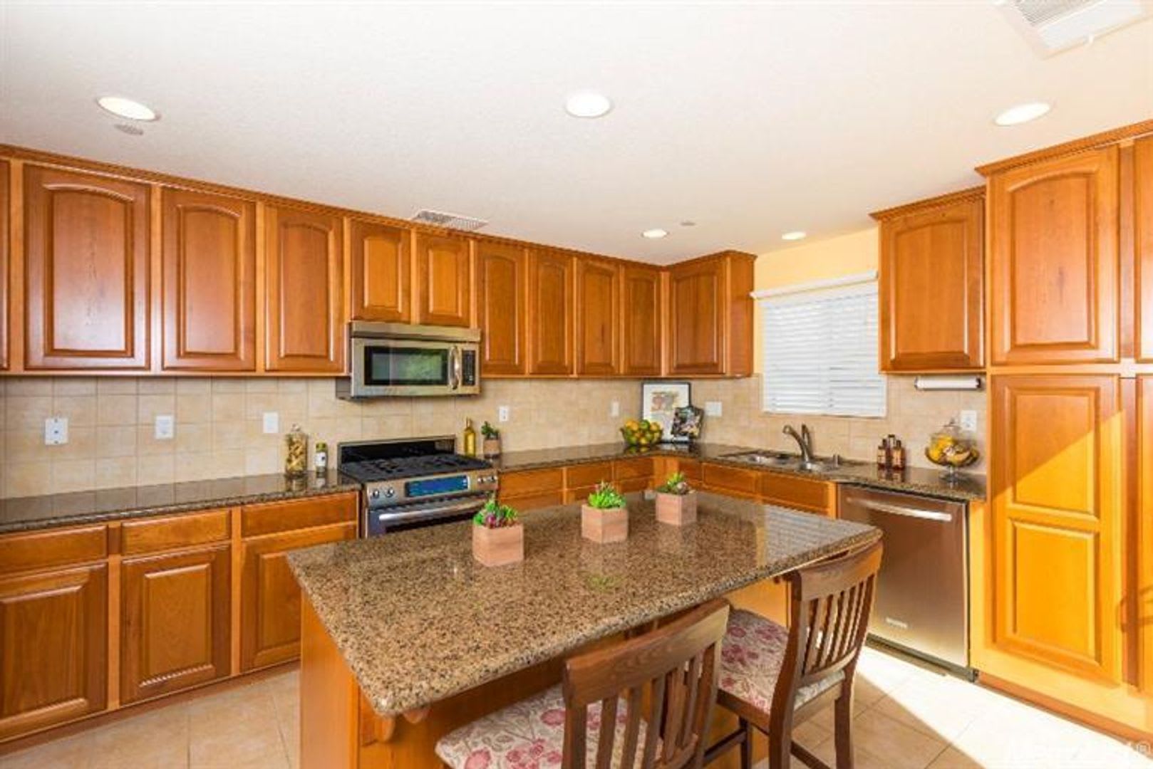 Beautiful Two Story Home – photo 5