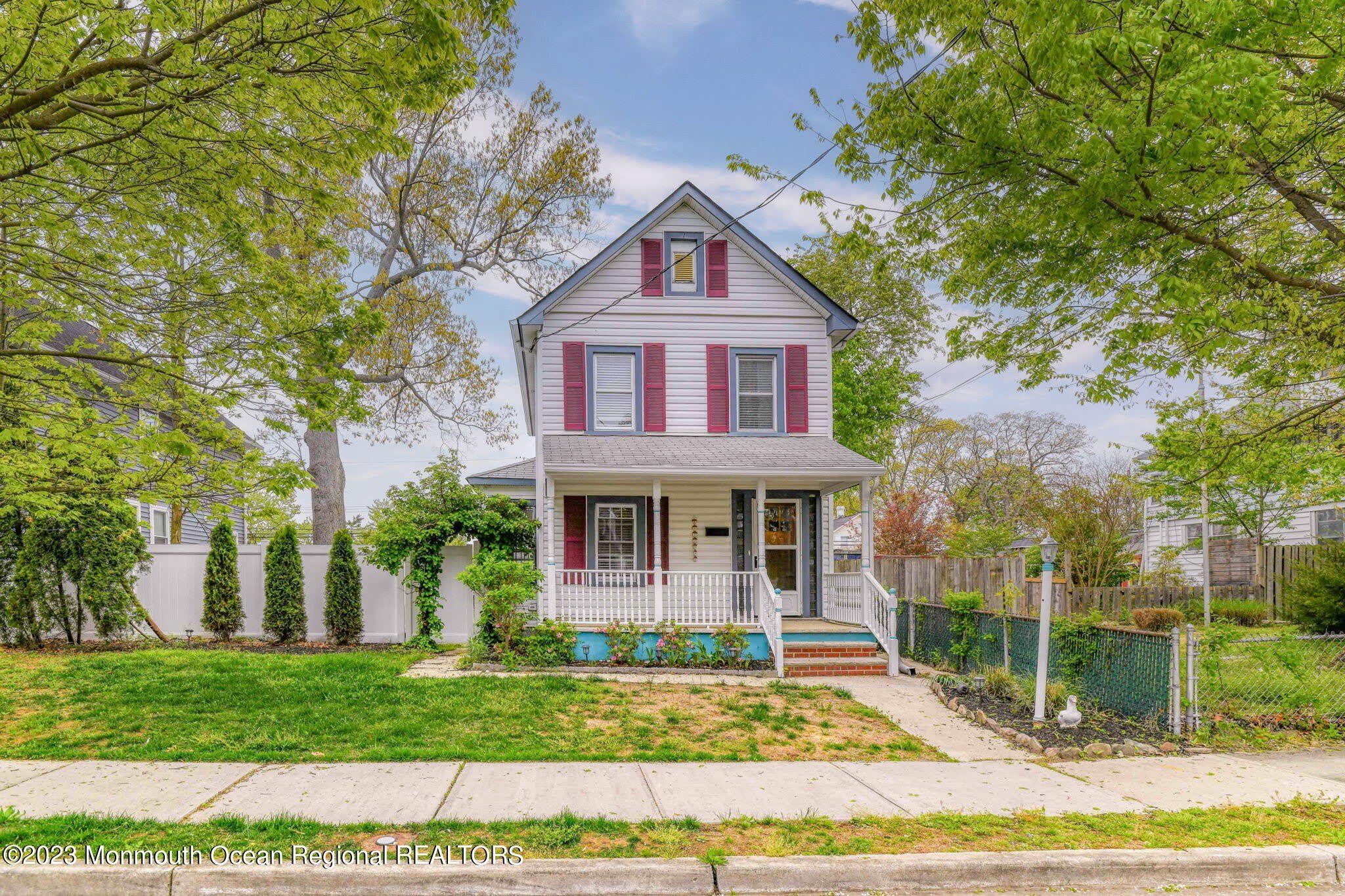 819 Dunlewy Street – photo 2