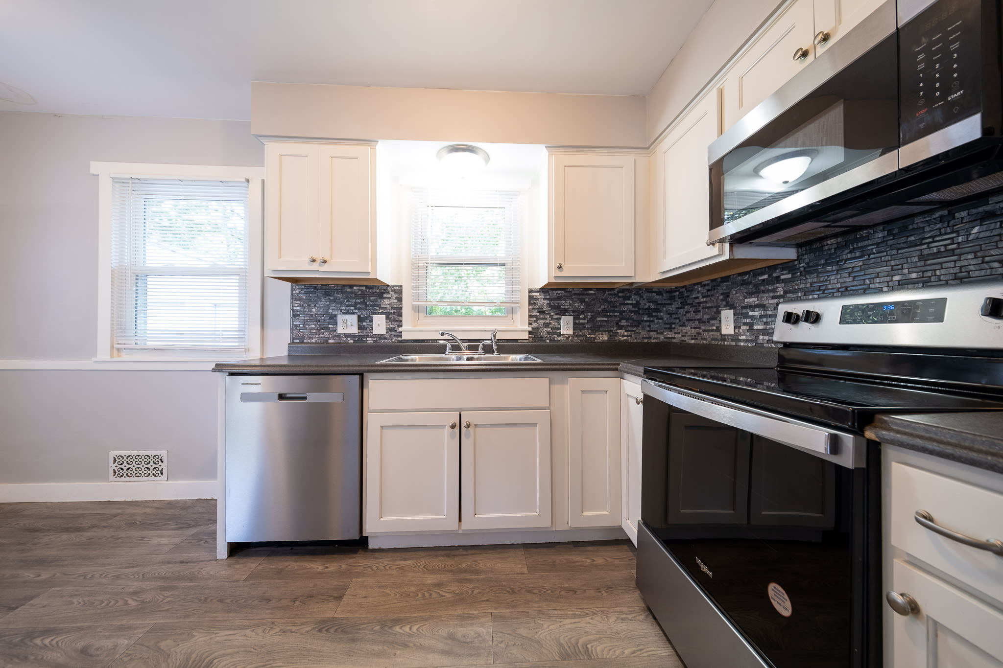 4103 Oregon Ave. N. – photo 4