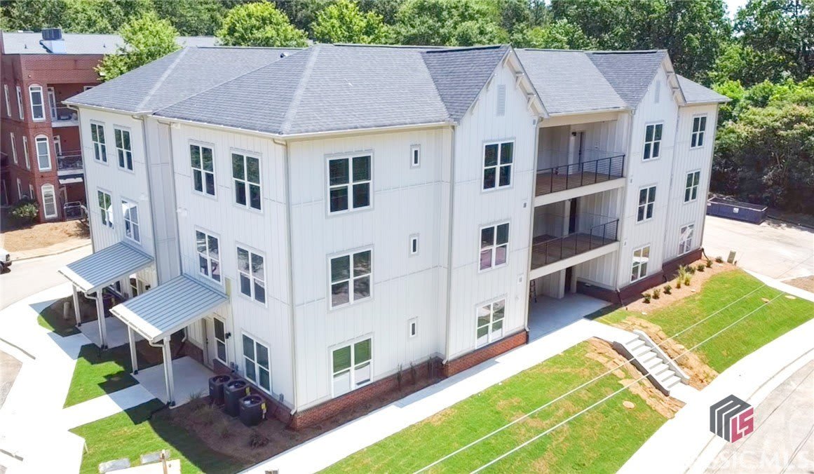 240 Martha Drive – photo 1