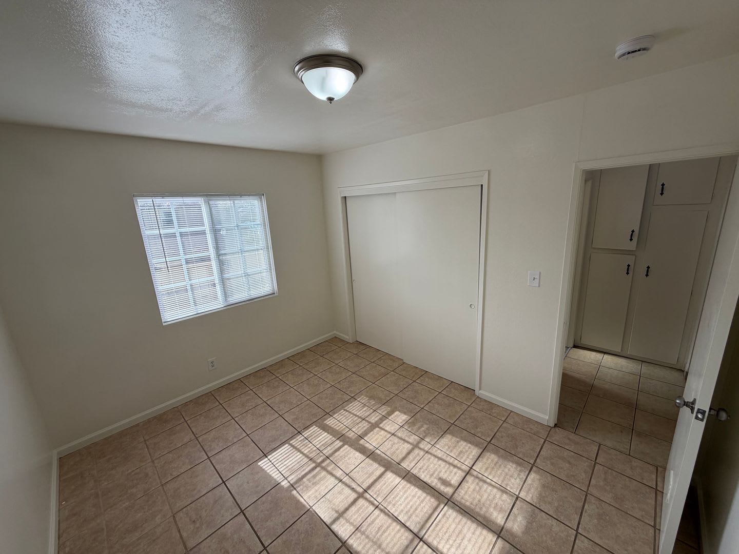 311 E. McElhaney Avenue Apartments – photo 3