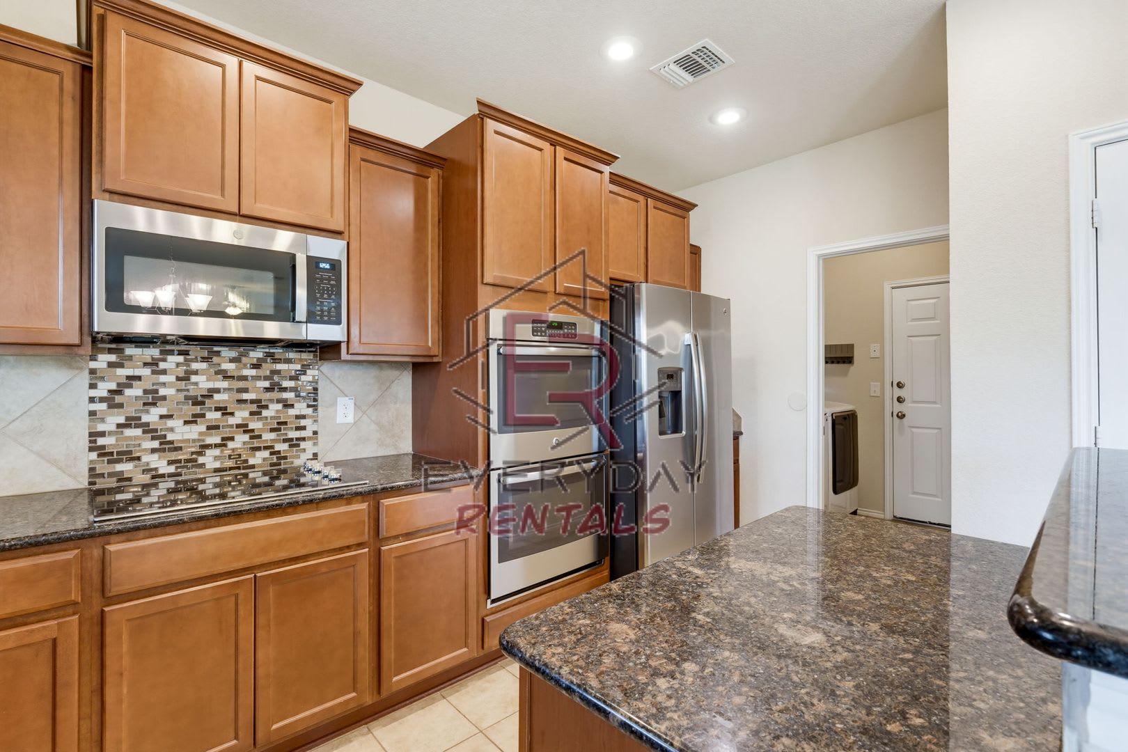 4 bedroom home located in Yowell Ranch with Rent Special – photo 3