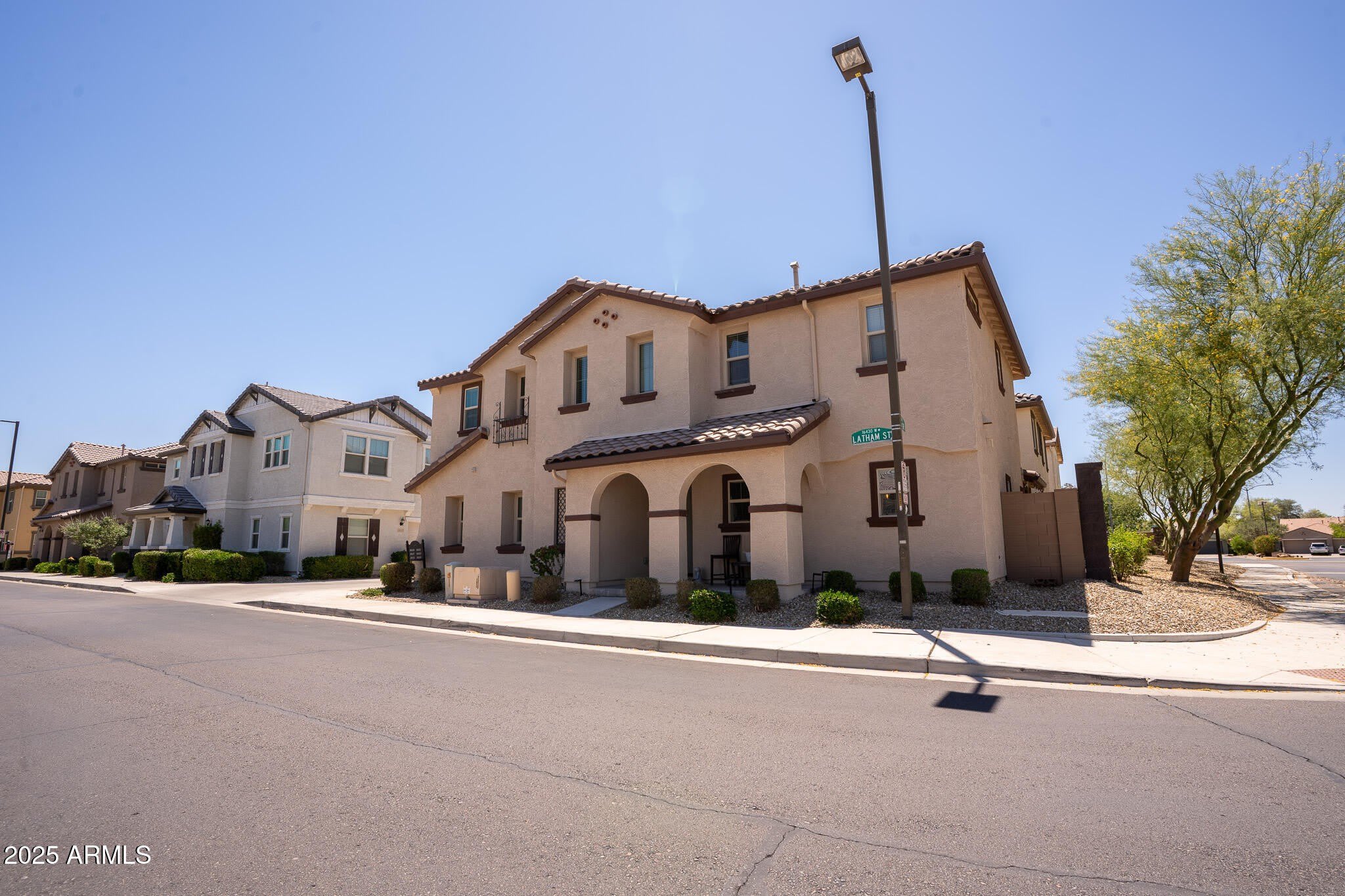16425 W LATHAM Street – photo 2
