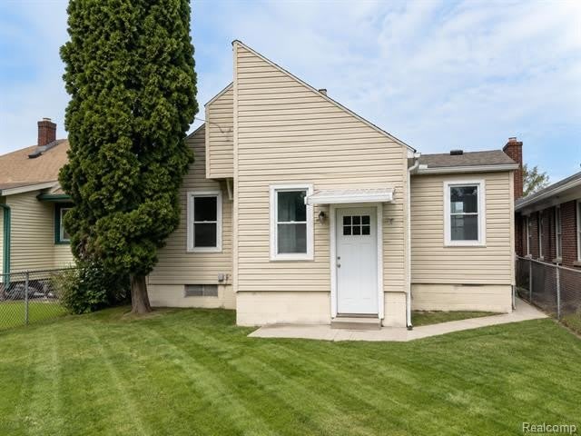 557 White Avenue – photo 2