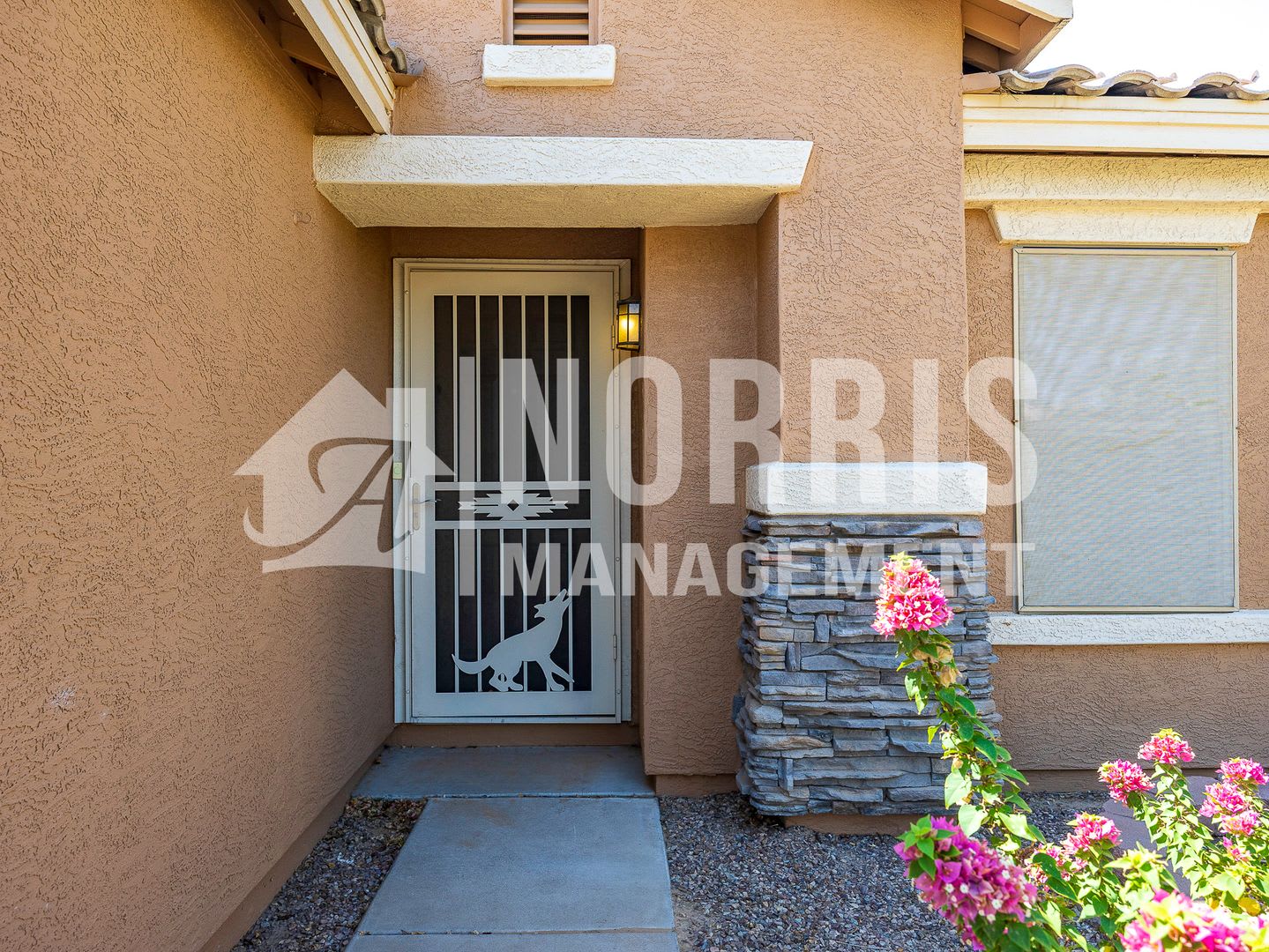 Beautiful Remodeled Home with 3 Rooms – photo 4