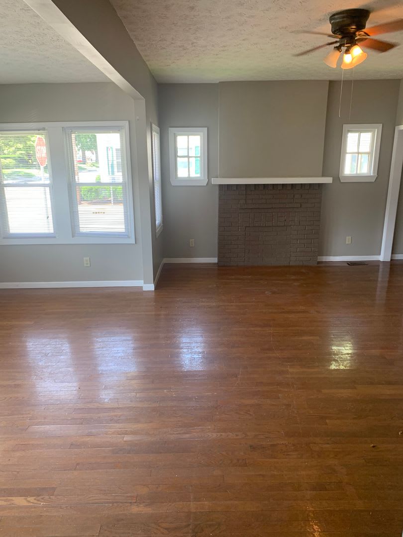 Available August 2027 5 Bedroom 3 Bathrooms House Downtown – photo 5
