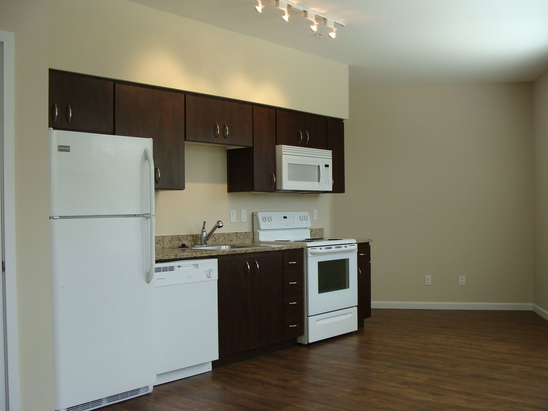 Cathedral Park Apartments – photo 4