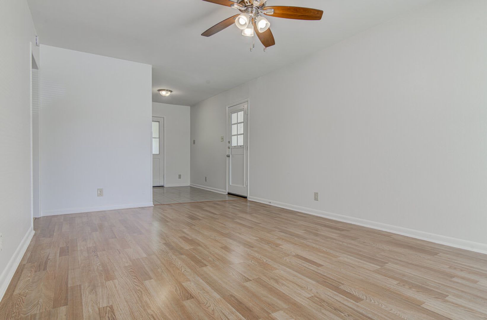 **THREE WEEKS FREE RENT!!** Charming 3-Bedroom Home with Spacious Backyard in North Austin! – photo 5