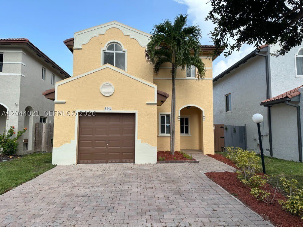 1142 NE 41st Ave – photo 1