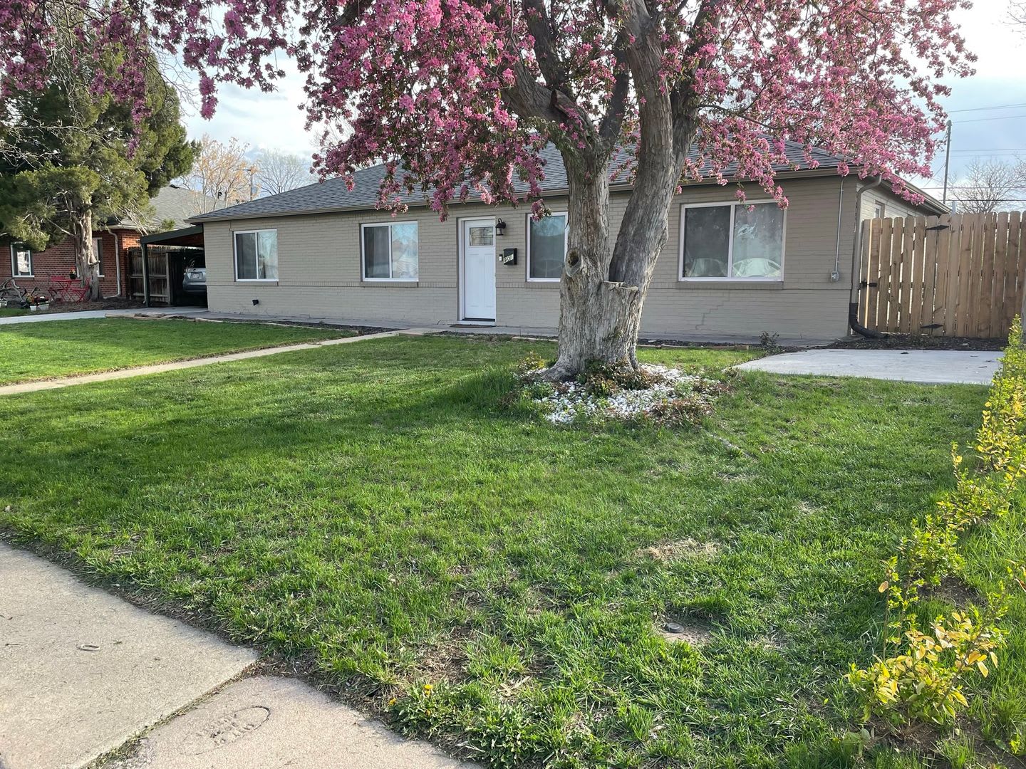 Charming Updated Home with Spacious Yard – photo 2