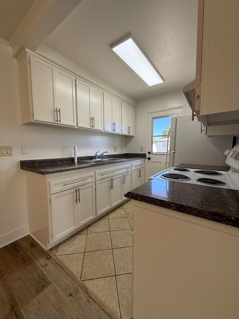 Spacious Living in the Heart of Ventura – photo 4