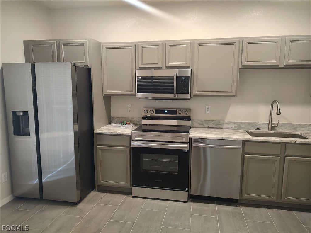 2434 Laurentina Lane – photo 5