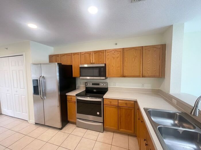 2607 Emerald Lake Court – photo 4