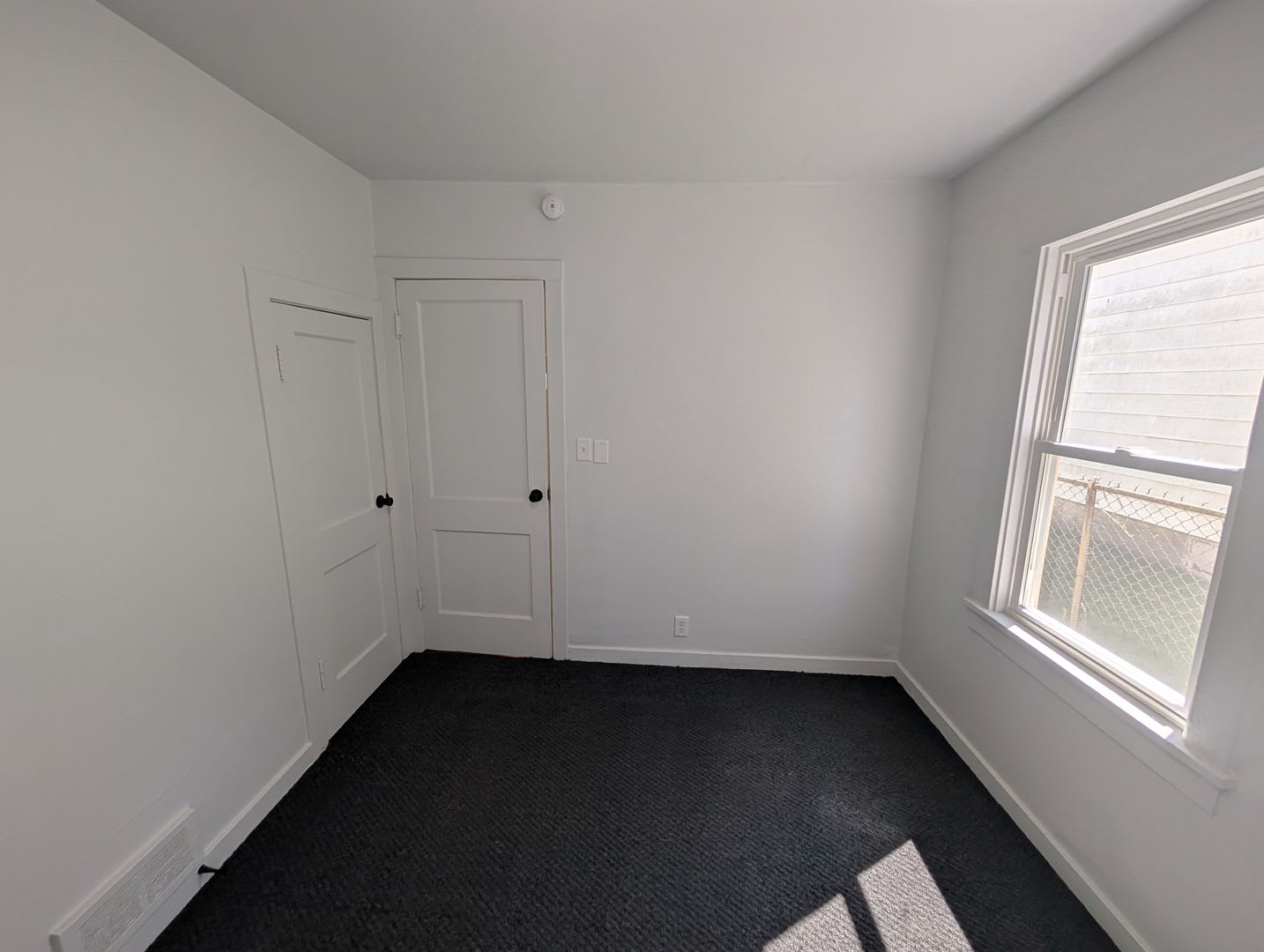Completely Renovated 3 Bedroom 1 Bathroom Home 1 250 Month Accepting Section 8 – photo 5
