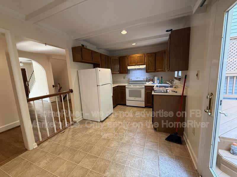 5834 Waterdale Ct – photo 3