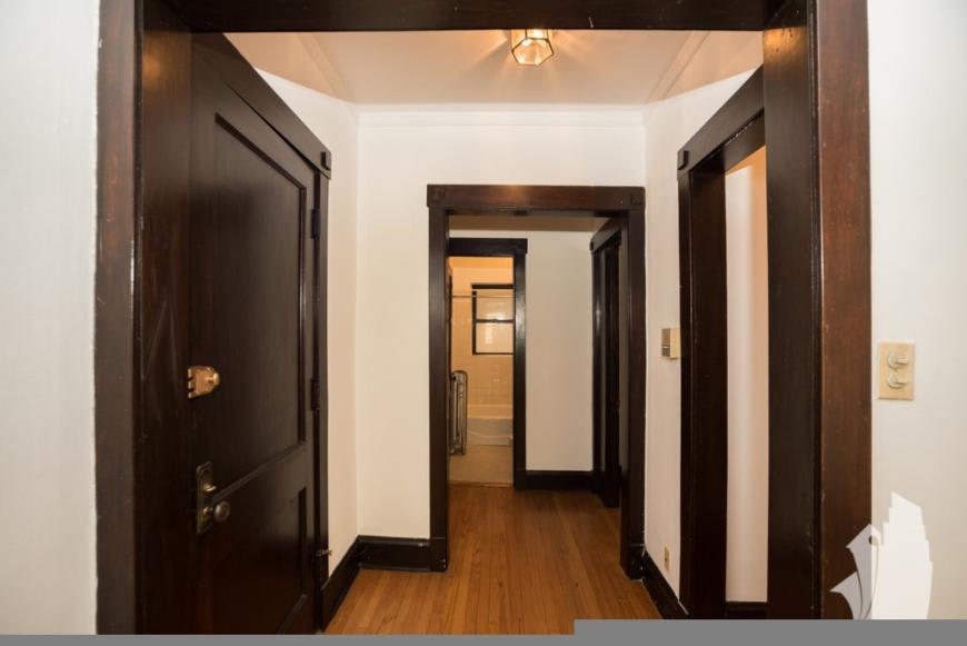 1448 W Cornelia – photo 2