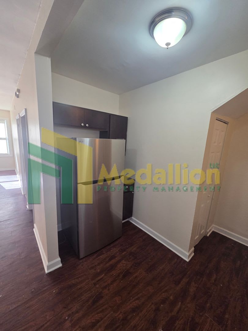 Updated 4 Bedroom Home On A Quiet Block – photo 5