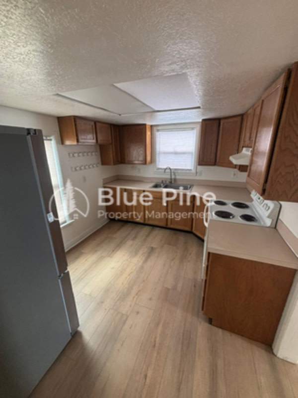 439 East Wyeth Street – photo 5