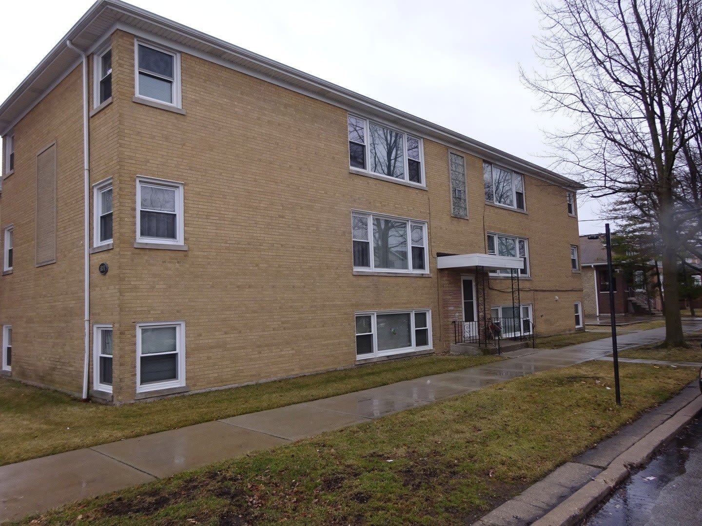 5857 W Montrose Avenue – photo 1